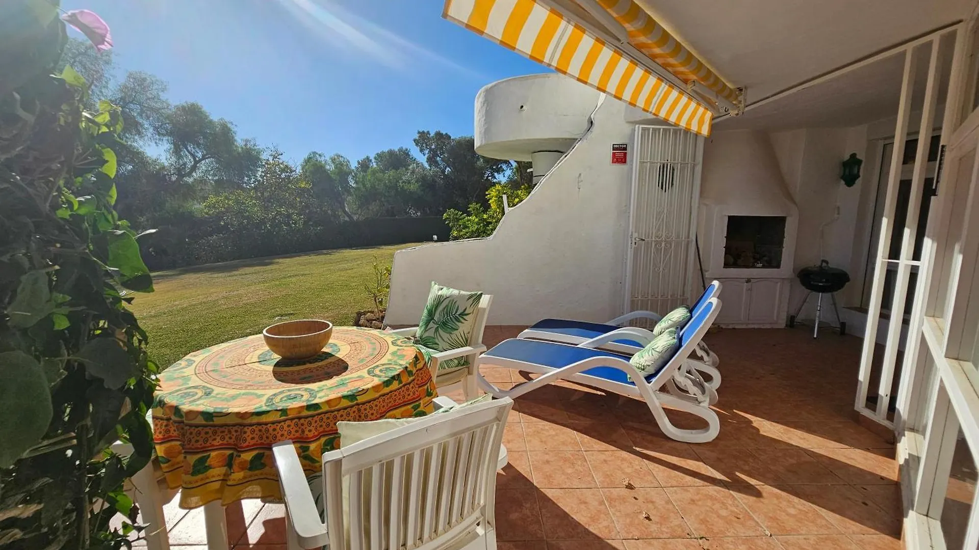 Lovely Two Bedroom Apartment Calahonda - 475 Meter From The Beach Sitio de Calahonda